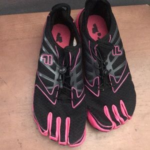 Fila toe shoes